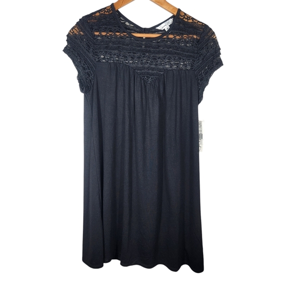 Speechless NWT Medium Long Top Lace Neckline And Short Sleeves Flowy Black Shirt - Picture 1 of 7